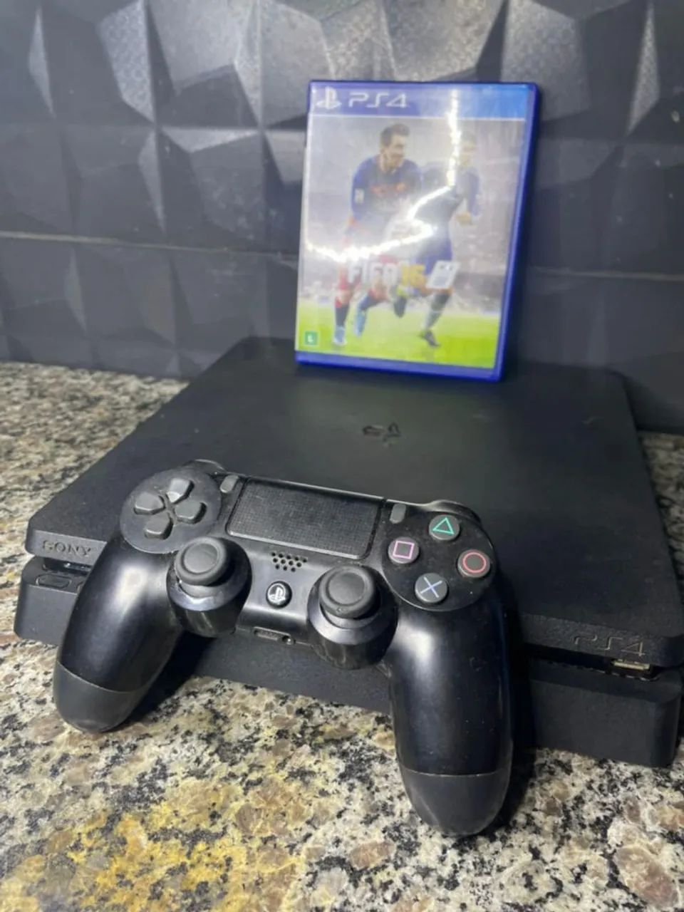 PS4 Slim 1T Semi Novo.