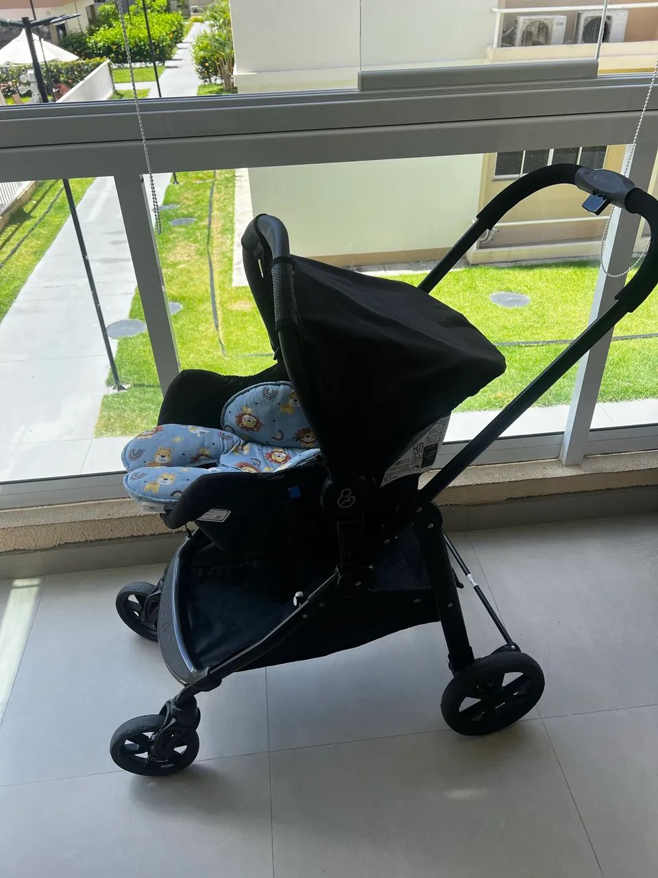 Carrinho de bebê com Moisés e bebê conforto  - Foto 5
