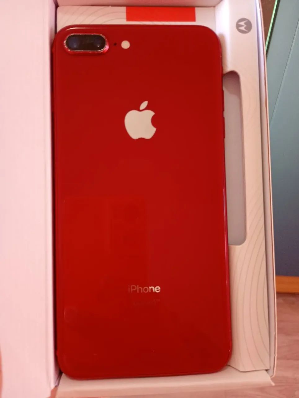 iPhone 8 plus 64G bateria ? tela ? acompanha carregador