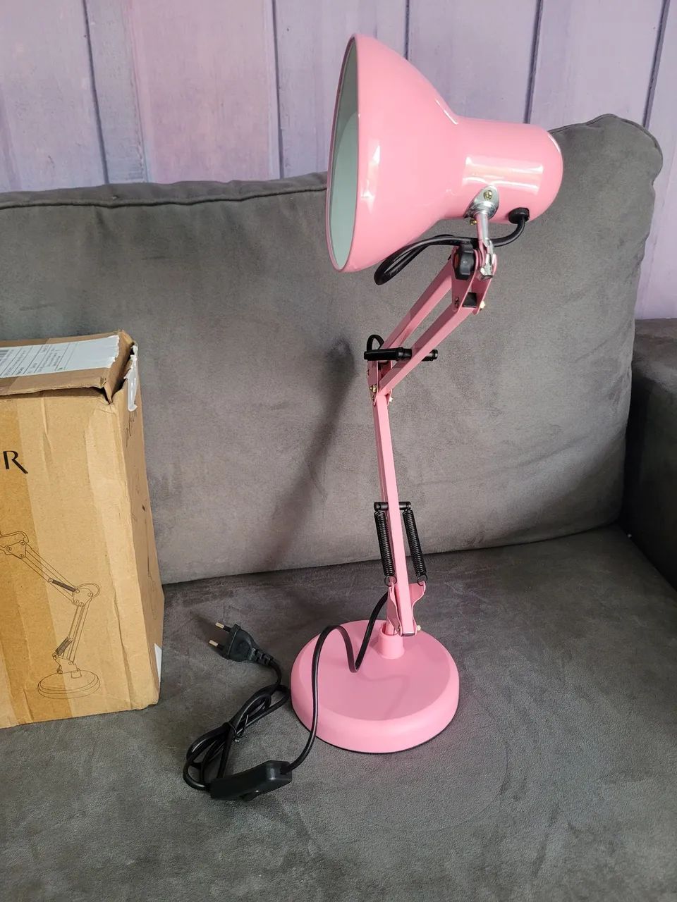 Luminária de mesa articulável 