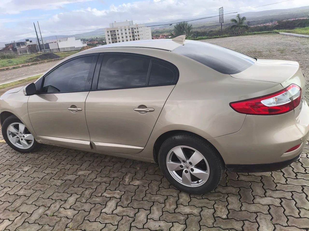 Renault Fluence Sed. Dynamique 2.0 16V Flex Aut. 2013