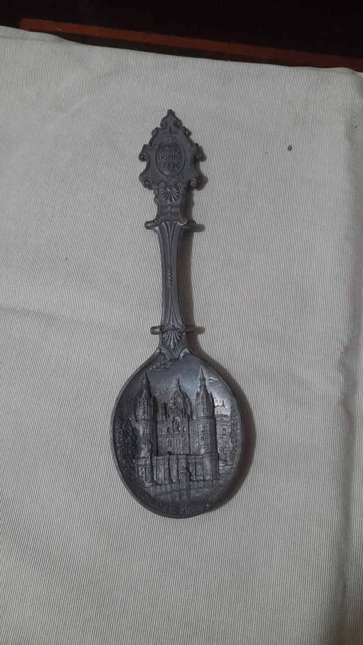 Colher decorativa de estanho origem Alemanha  - Foto 2