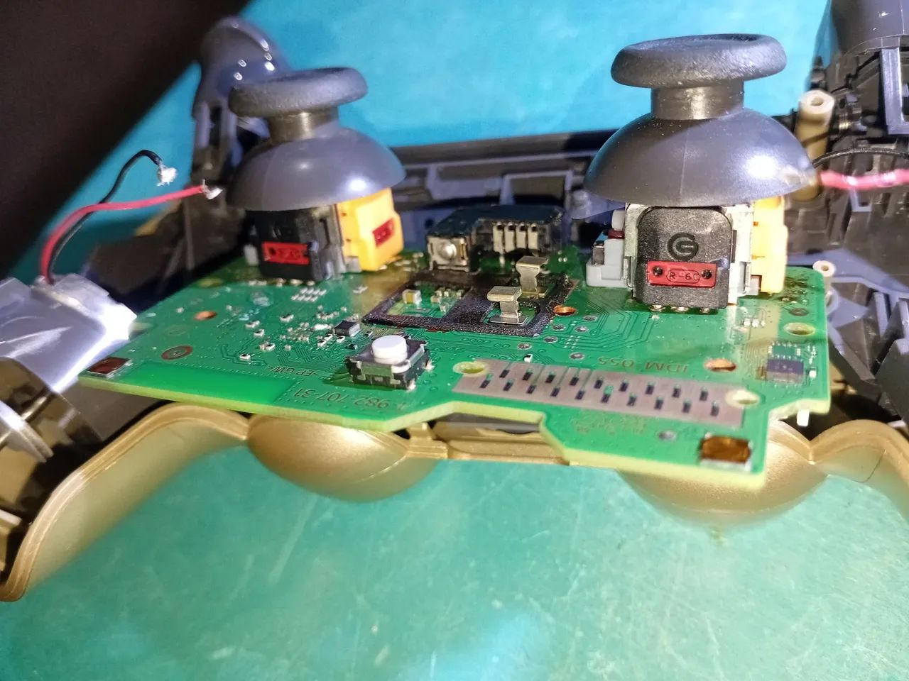 Controle original de ps4 com analógicos Hall effect.  - Foto 3
