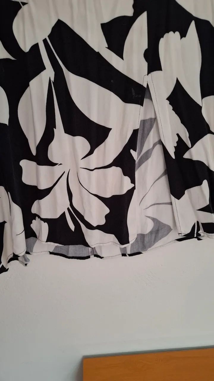 Vestido midi YSC com estampa floral preto e branco - Foto 3