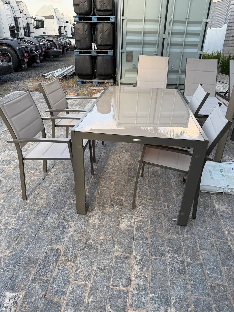 Mesa de Jardim Retangular em Alumínio e Vidro Marrom Lyra acompanha 4 cadeiras  - Foto 4