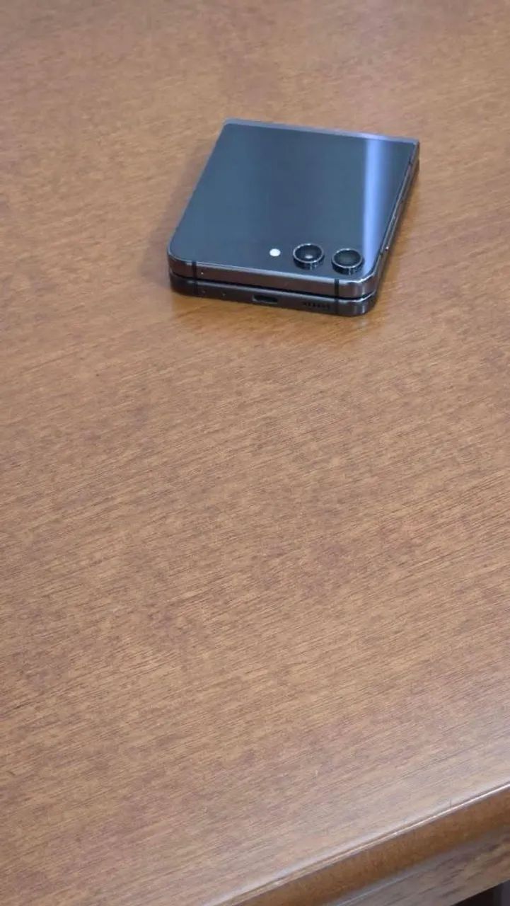 Samsung Galaxy Z Flip 5 - USADO - Foto 5