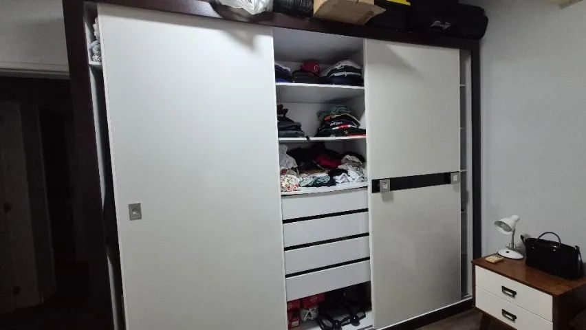Guarda roupa grande 