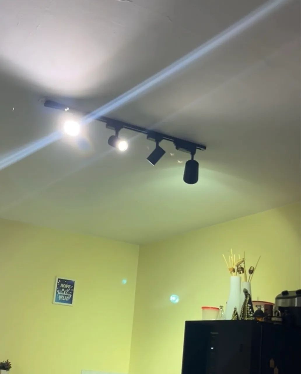 Luz/ trilho com spots de led. 
