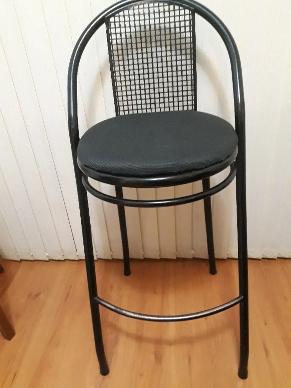 Banqueta de ferro pintura eletrostática preta 