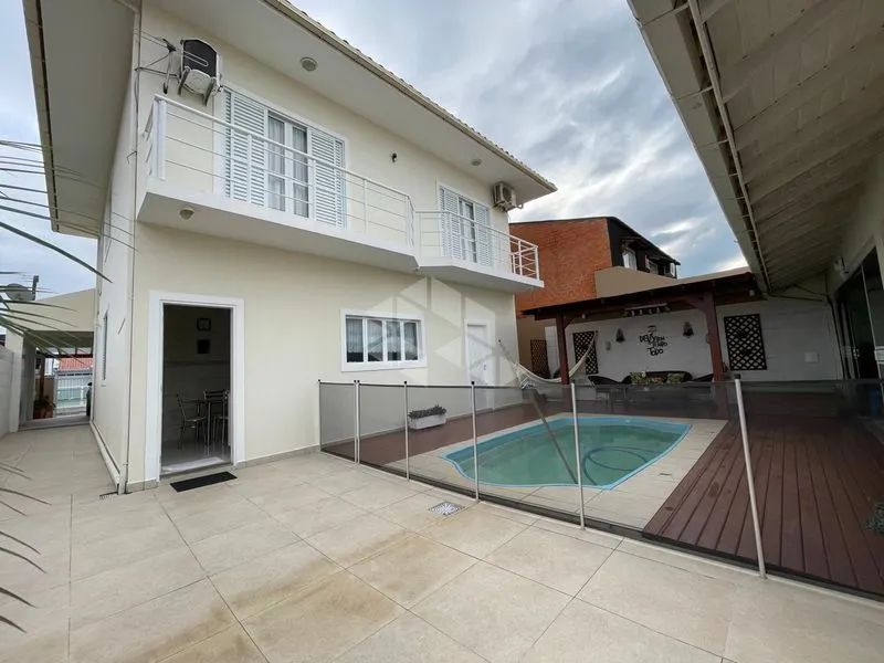 Casa de 3 quartos (1 Suíte) com Piscina, Edícula e 310m² - Carianos, Florianópolis - Foto 5