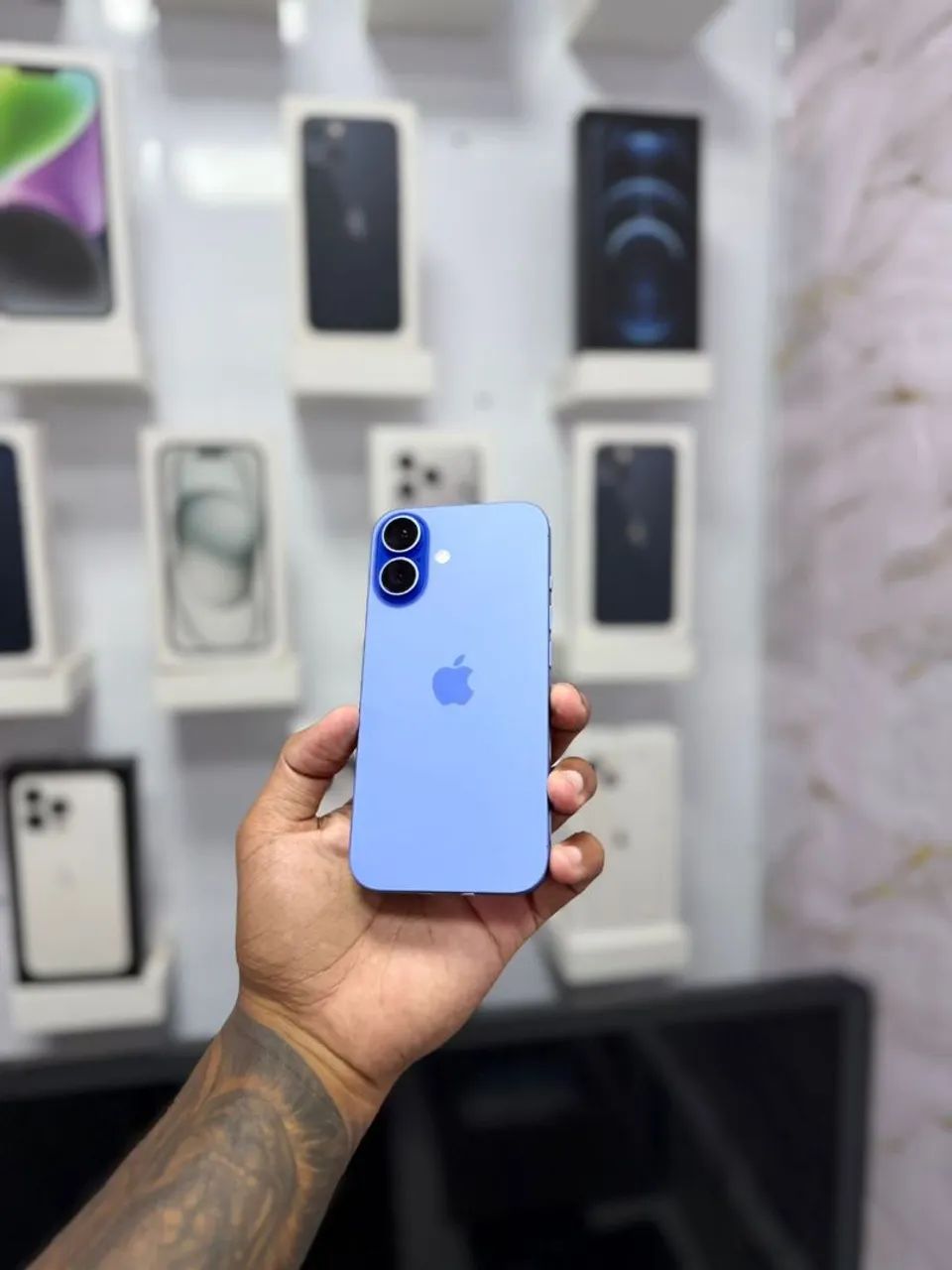 IPHONE 16 128GB AZUL<br>R$ 4.099,00 TOP