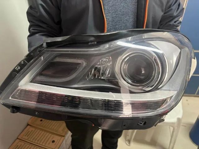 PAR FAROL MERCEDES C180 2013 - Foto 2