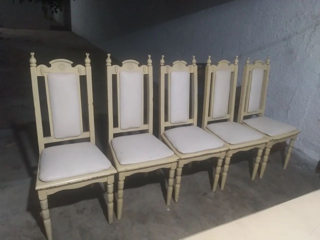 Mesa colonial  com cadeiras - Foto 5