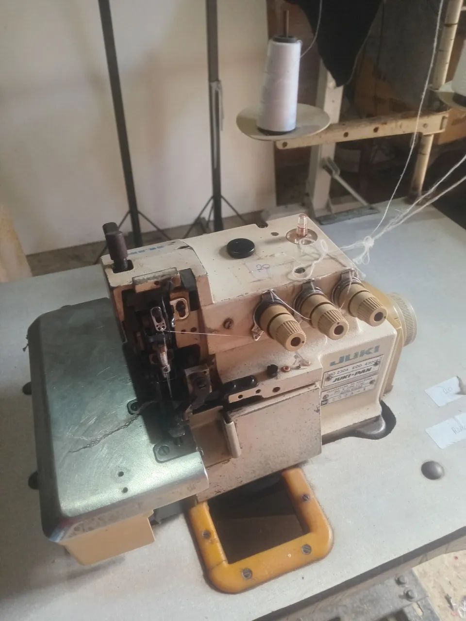 Maquina de costura overlooque em bom estado  - Foto 5