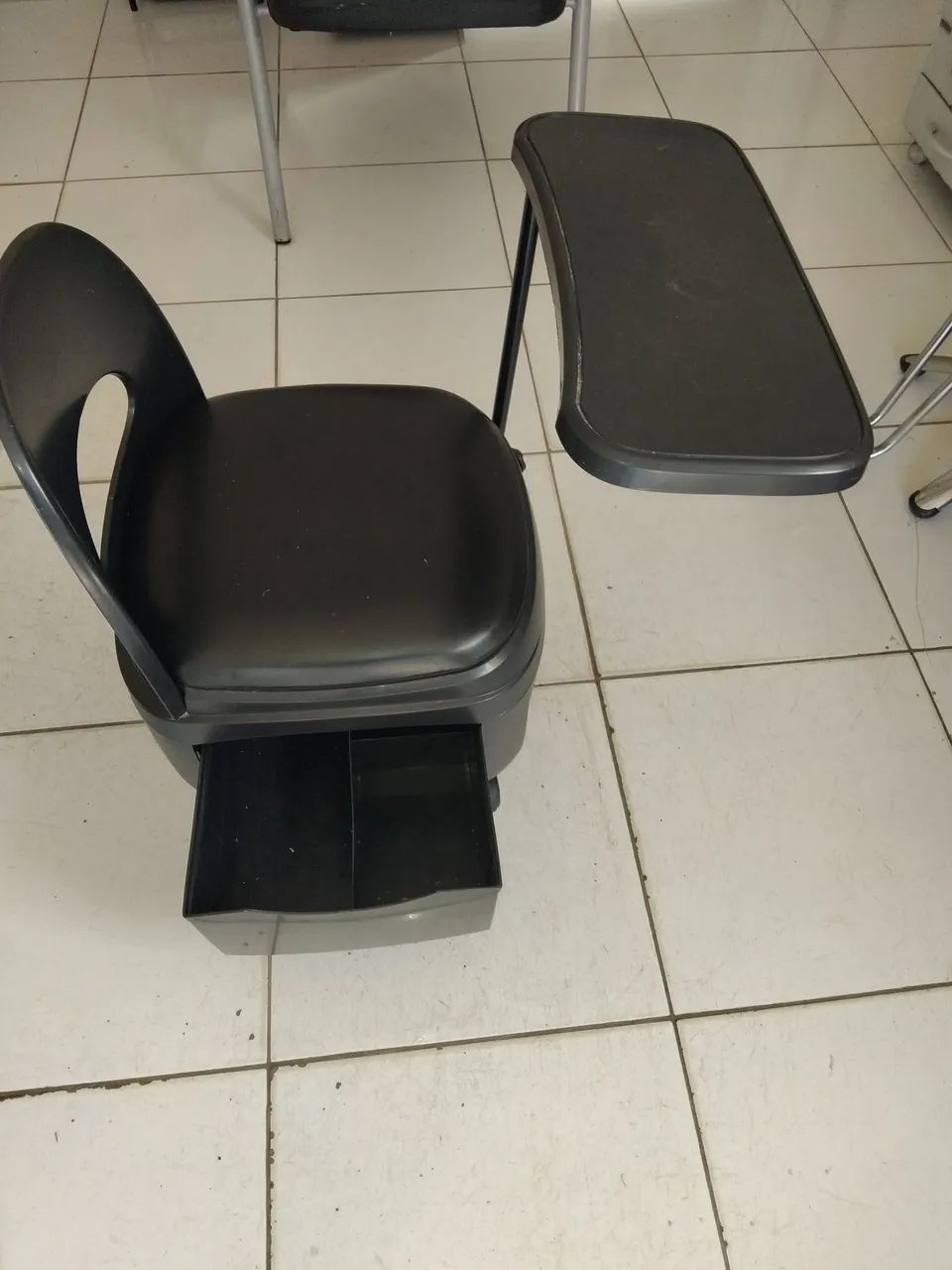 Cadeira de cabeleireira e de manicure com gaveta  - Foto 2