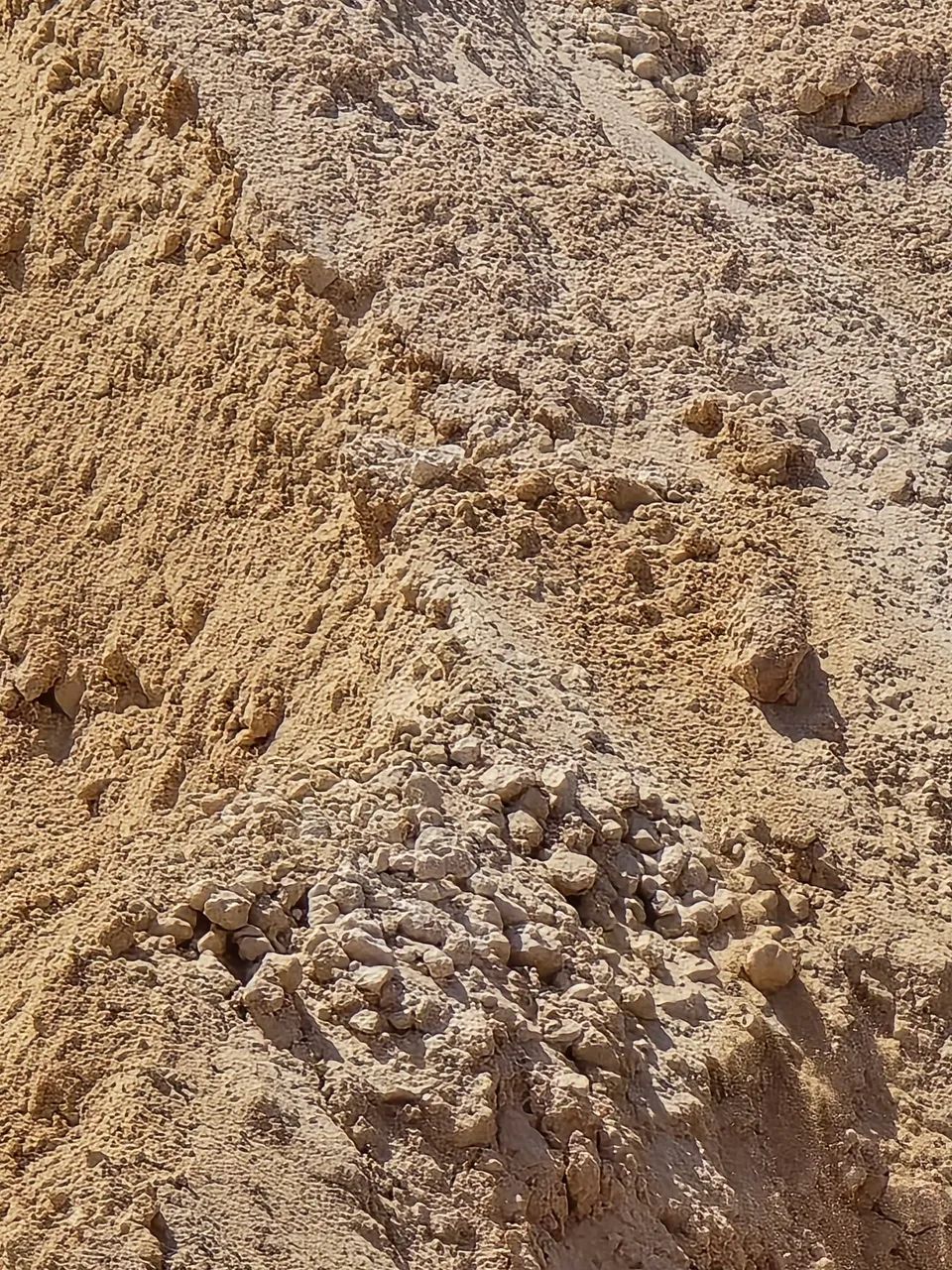 VENDO NO AVAREJO E NO ATACADO AREIA ,ATERRO,QUEBRADINHO, PIÇARRA ,BRITA E MUITO MAIS  - Foto 2