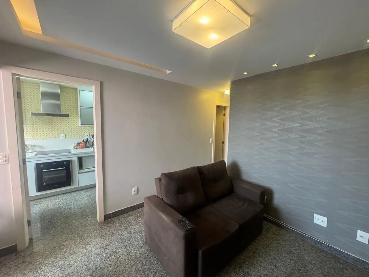 SUDOESTE-2 QUARTOS - MOBILIADO- ÁREA ÚTIL 60m²- NASCENTE - Foto 3