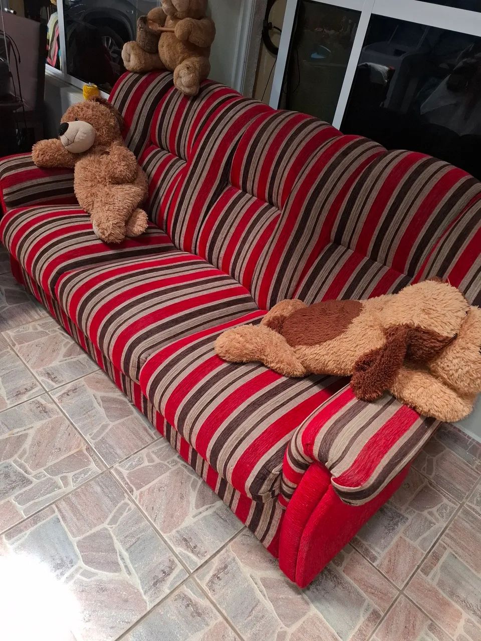 Vendo sofá 3 lugares ,com rodinhas de silicone - Foto 2