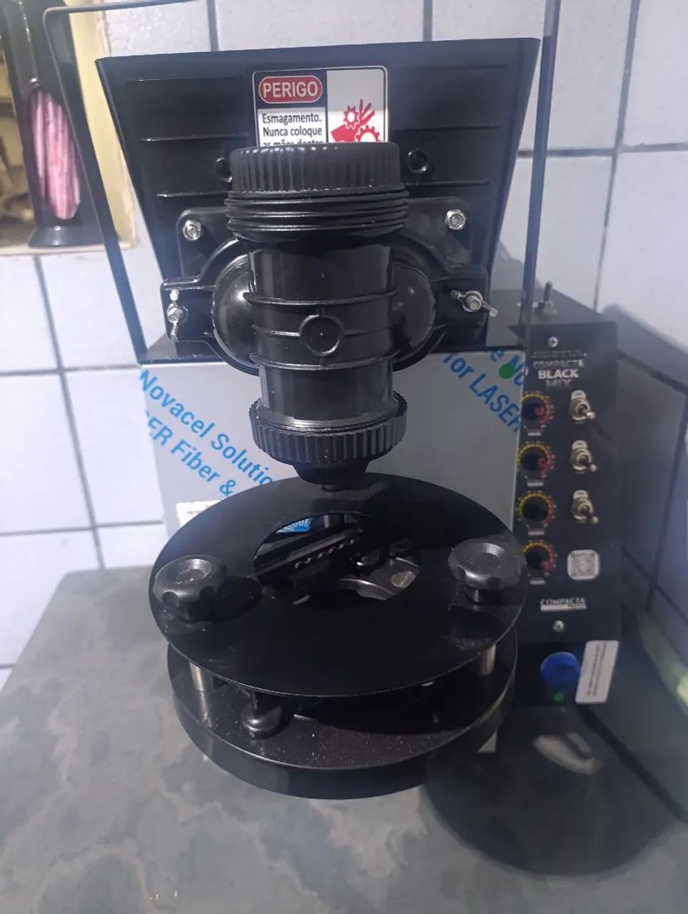 Vendo máquina de salgados compacta Black 