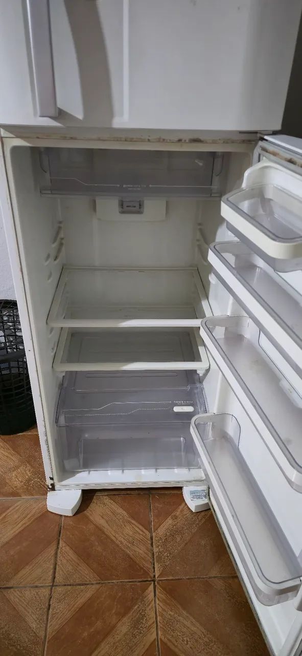 Vendo Geladeira Brastemp com defeito