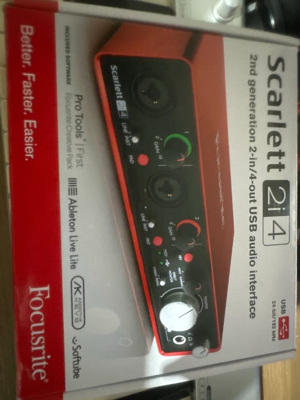 A Interface de Áudio Focusrite Scarlett 2i4 (2ª Geração