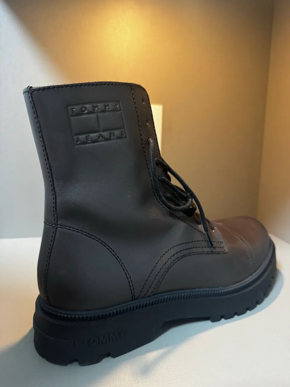 Bota Tommy nova tamanho 41BR