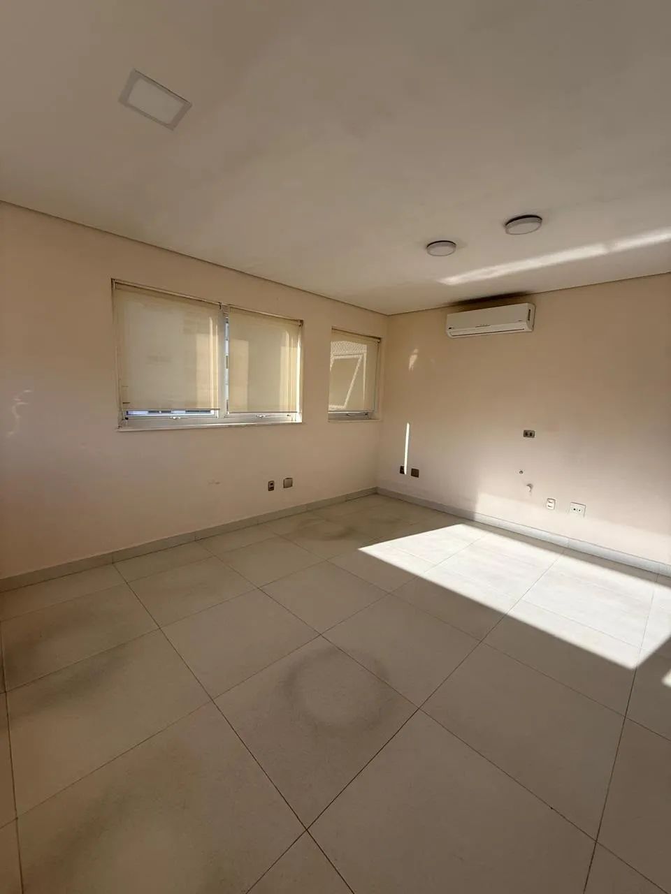 Sala Comercial 37 m² com 2 Vagas no Sky Office | Av. Eng. Caetano Álvares