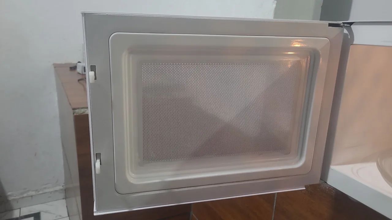 Vendo micro-ondas panasonic 32L 110V funcionando perfeitamente  - Foto 2