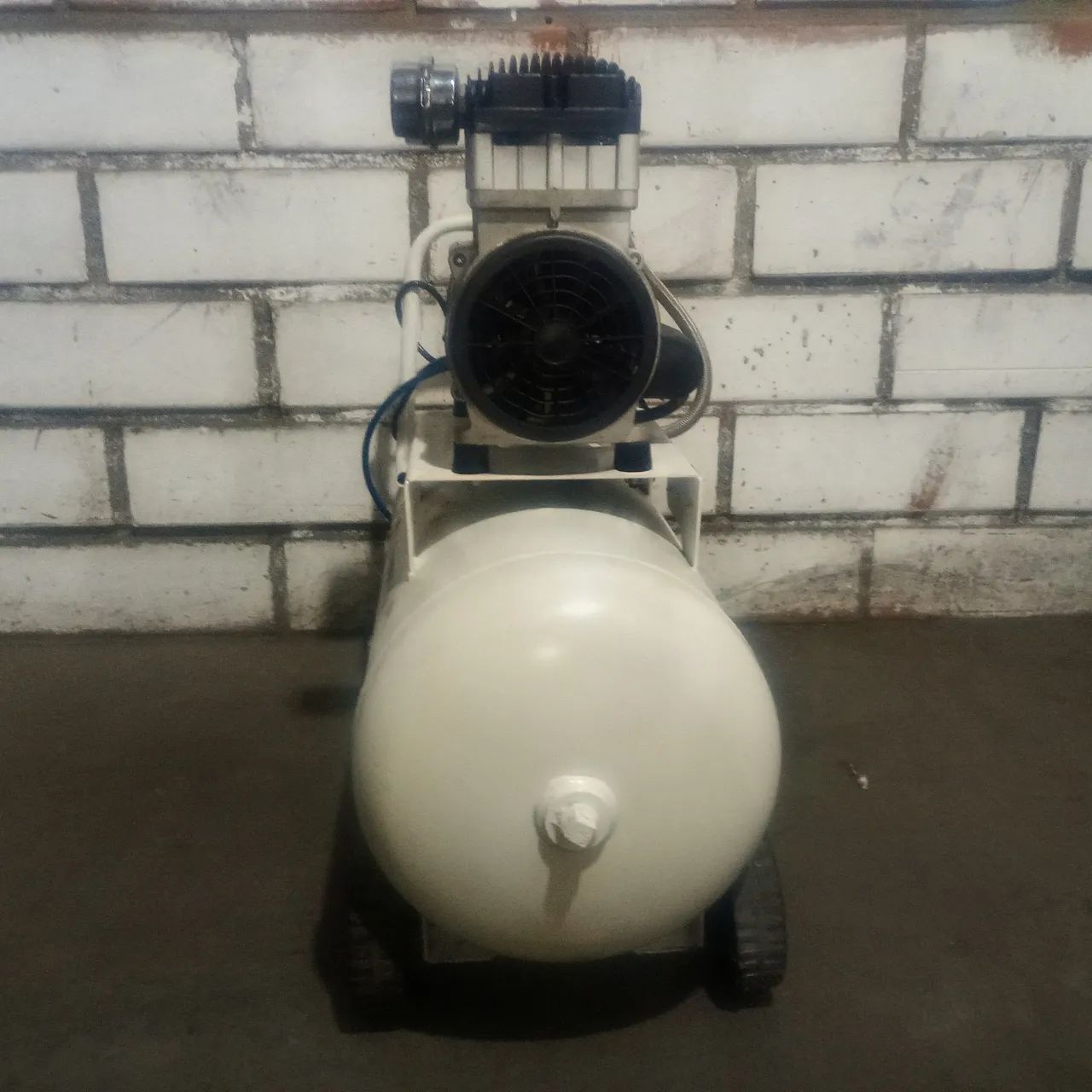 Compressor odontológico 50 litros  - Foto 4