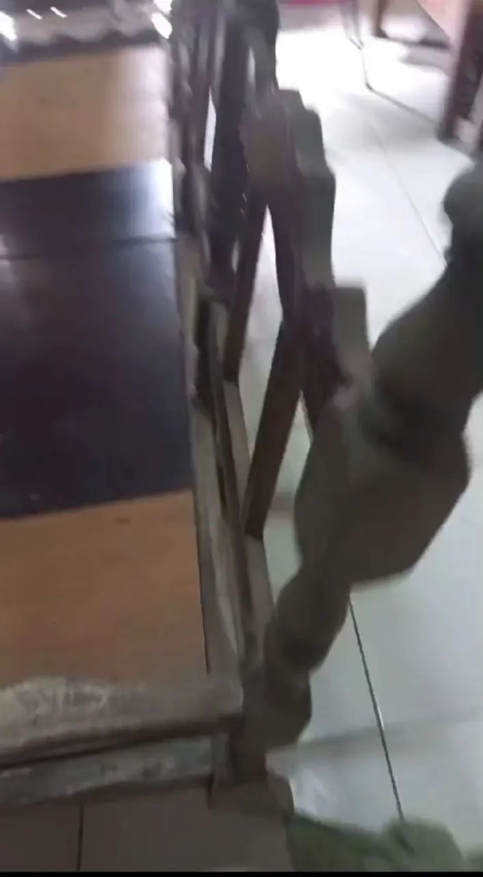 Sofá antigo enorme (2.25 de comprimento)Para ser restaurado  - Foto 2