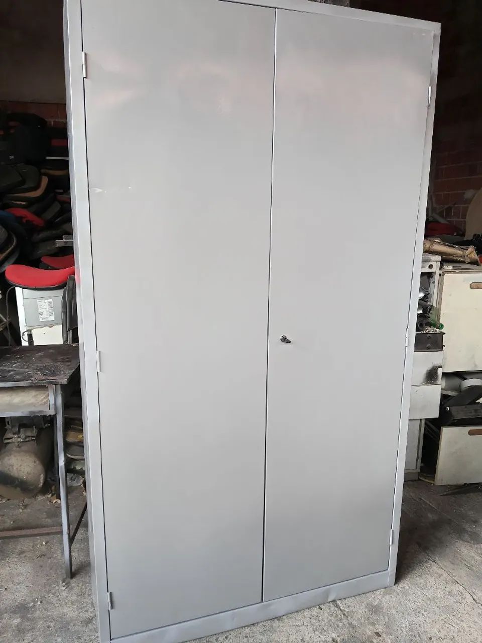 Colmeia de aço com portas e tranca 