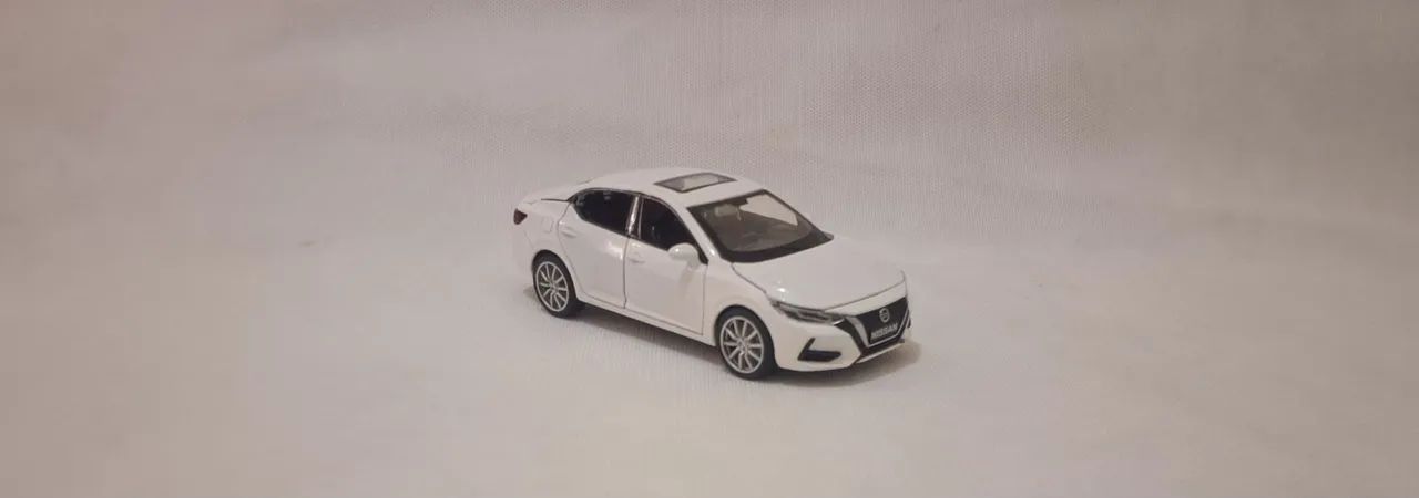 Nissan Sentra em metal- coleção 