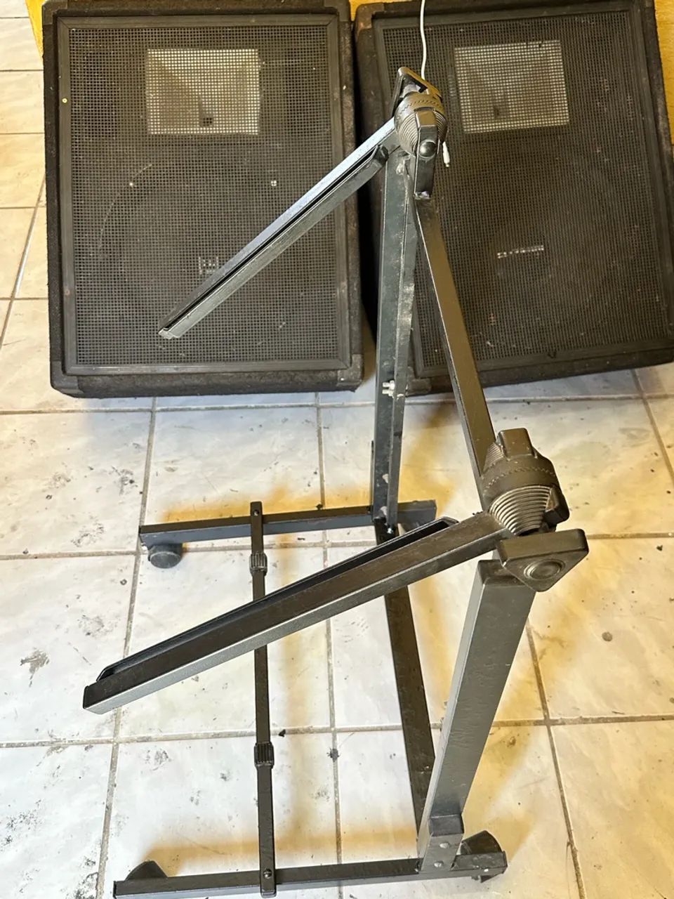 Rack para amplificadores e mesa de som - Foto 2
