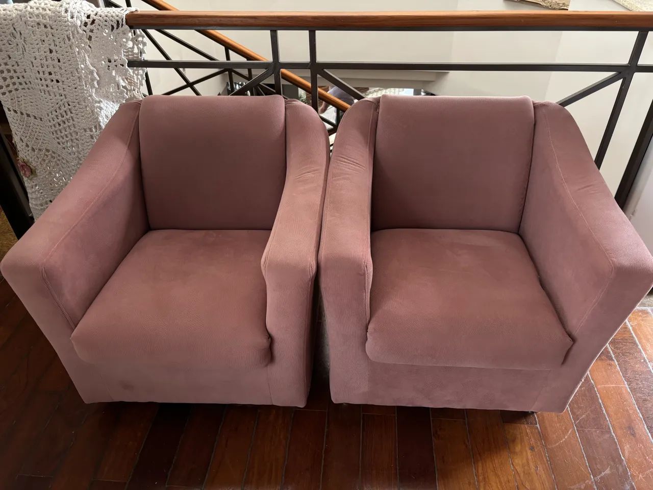 POLTRONA ROSA QUEIMADO 700