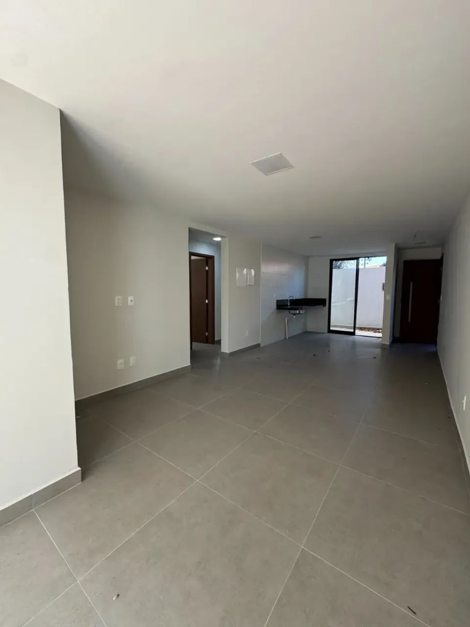 Apartamento térreo com area privativa. 3 Quartos sendo 1 suite - Foto 2
