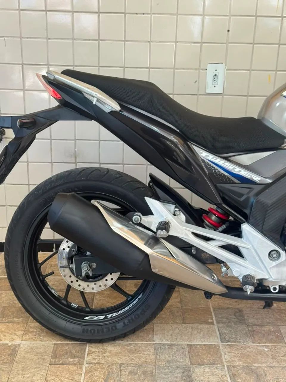 CB TWISTER 250 2020 CBS - Foto 4