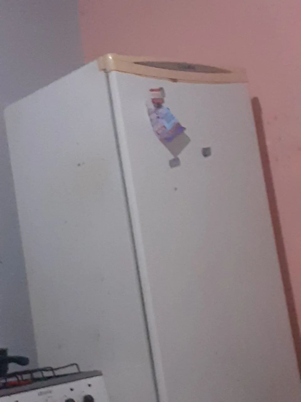Geladeira com defeito  ,disparando
