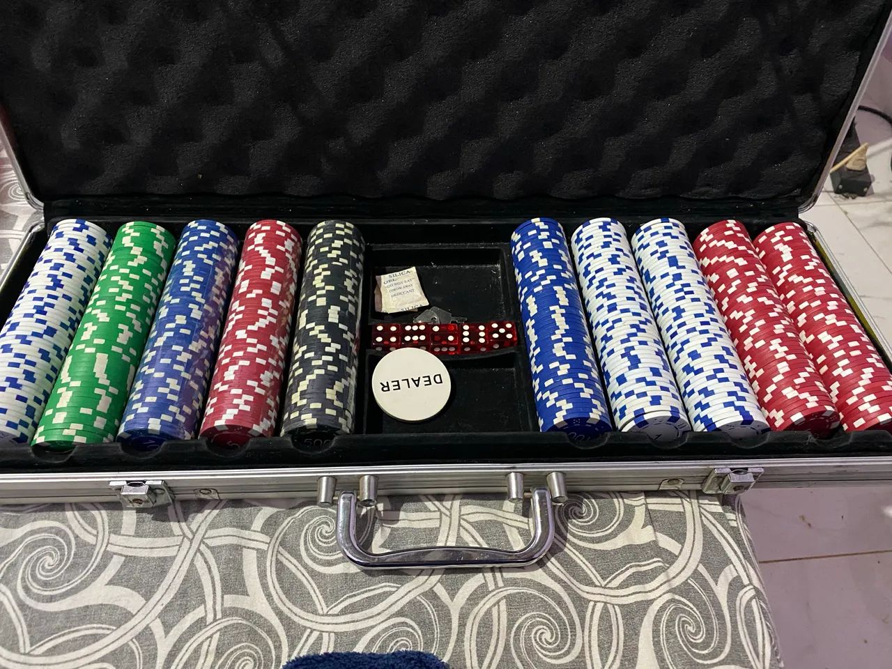 Vende maleta de Pôquer com 500 ficha - Foto 2