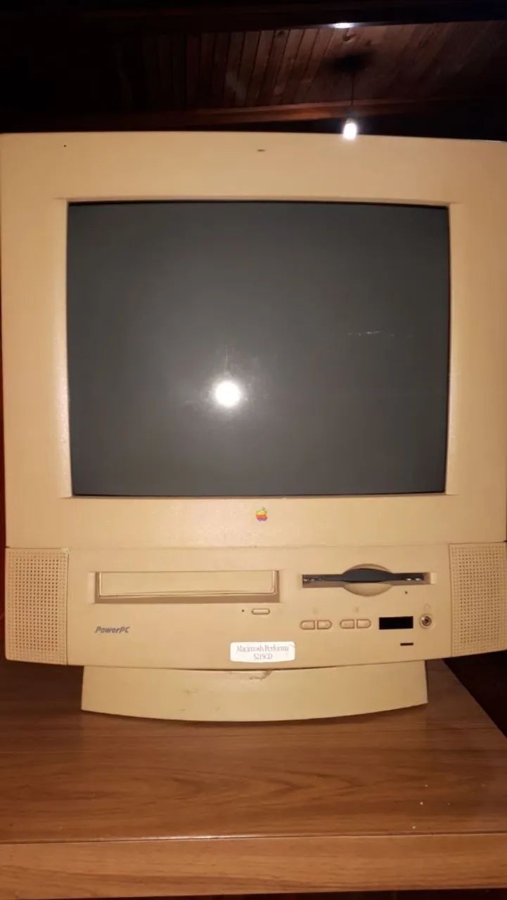 Desktop Macintosh Performa 5215CD
