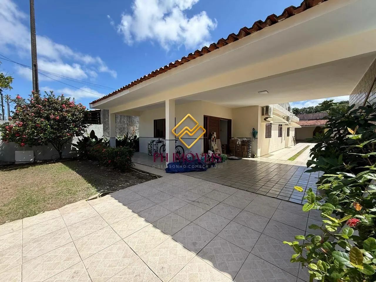 Casa com 3 dormitórios sendo 1 suíte no Bairro do Farol
