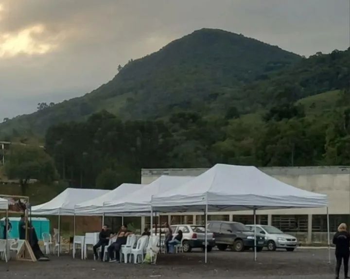Aluguel de tendas 6x3 mesas e cadeiras  - Foto 3