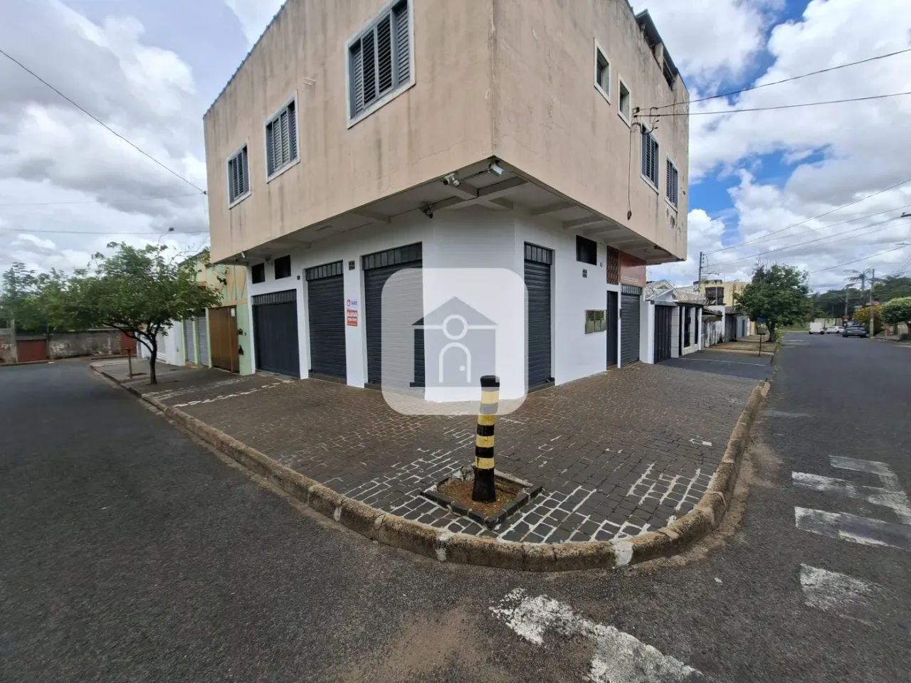 Cômodo comercial para locação no bairro Roosevelt