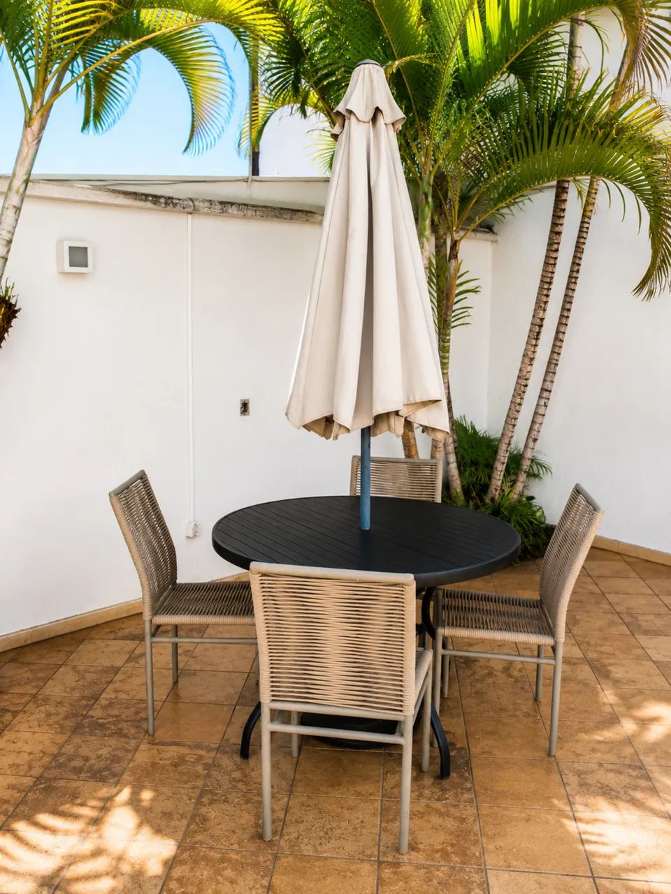 Conjunto Mesa de Jardim/Área Gourmet com 4 Cadeiras em Corda Náutica + Ombrelone - Foto 2