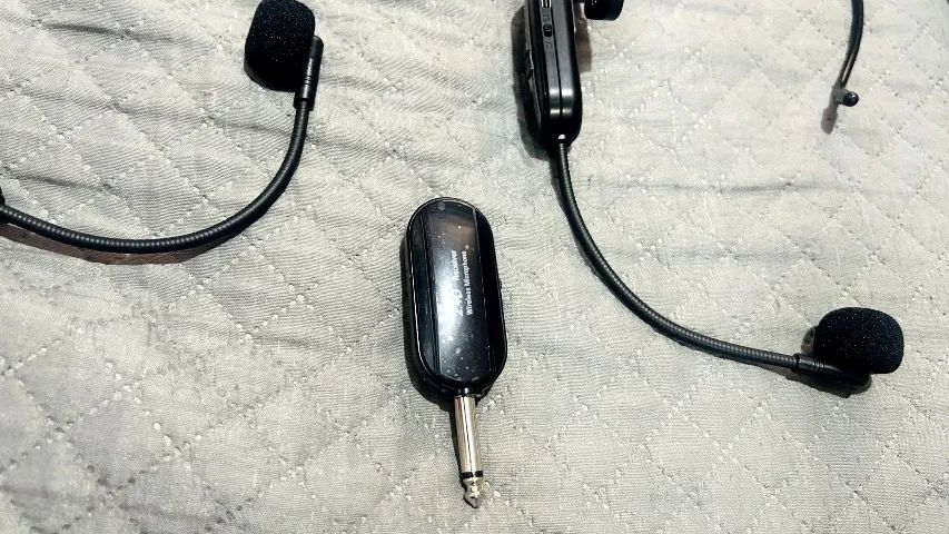 02 MICROFONES SEM FIO DE CABEÇA RECARREGÁVEL  - Foto 3