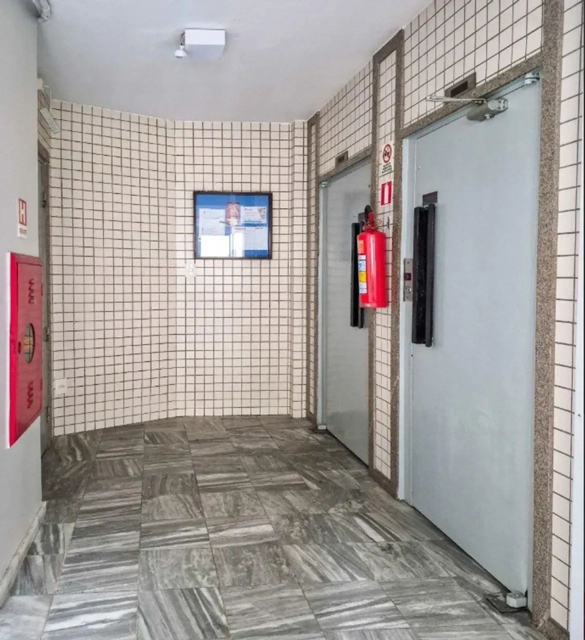ALUGO SALA COMERCIAL MOBILIADO NO ED SAN RAPHAEL COM 30M² - Foto 2