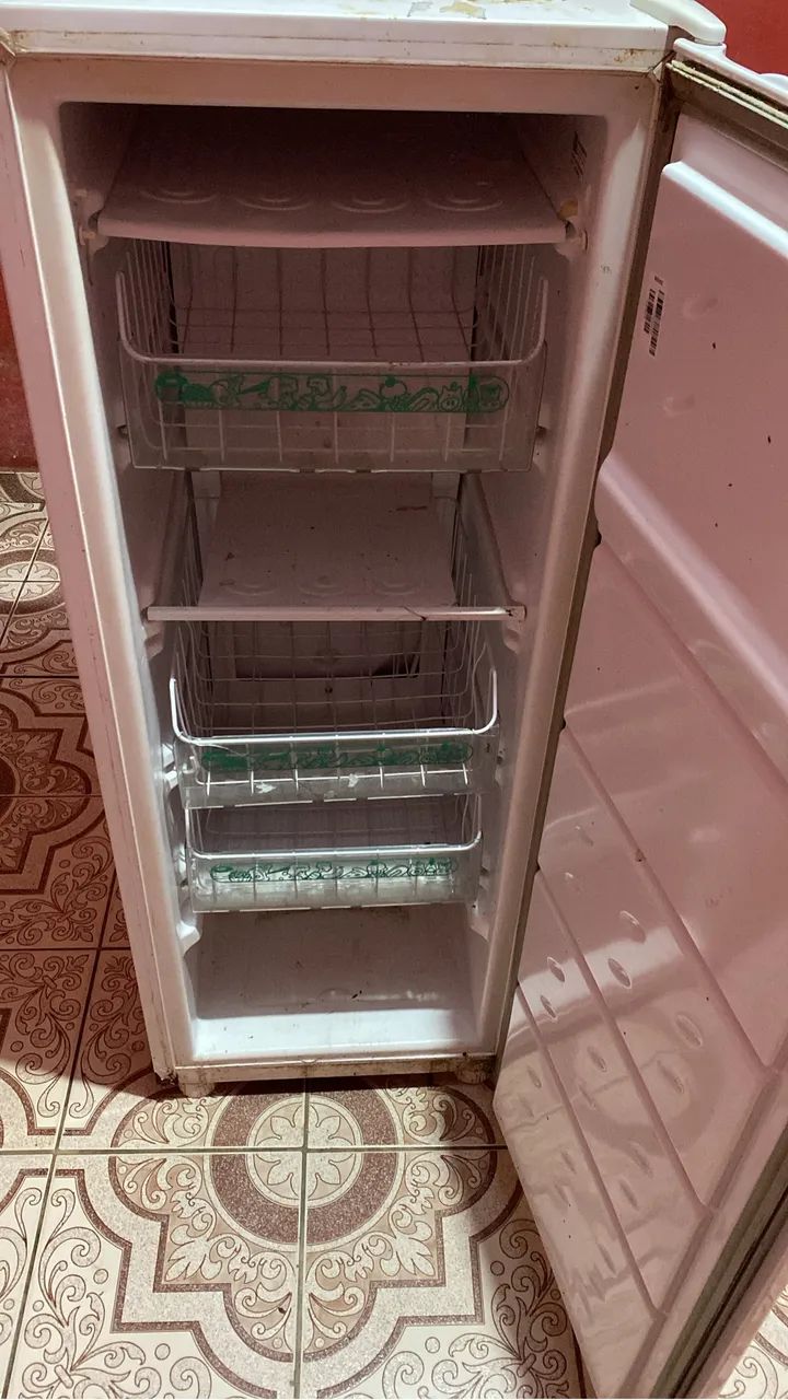 Freezer Vertical 1 Porta Branco - Funcionando 100% - - Foto 3
