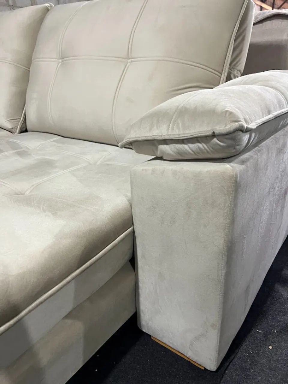 Sofá 2,50cm cor off com mola encasadas - Foto 3