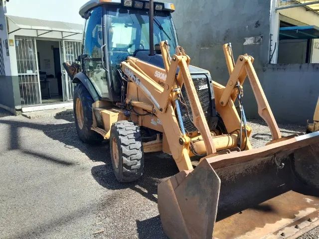 Retroescavadeira Case 580m 2011