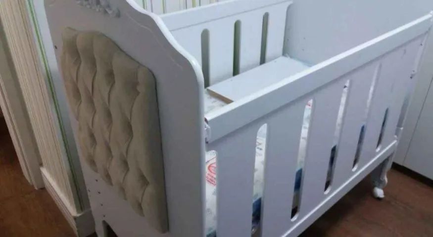 BERÇO Modelo Americano que vira cama - Foto 2