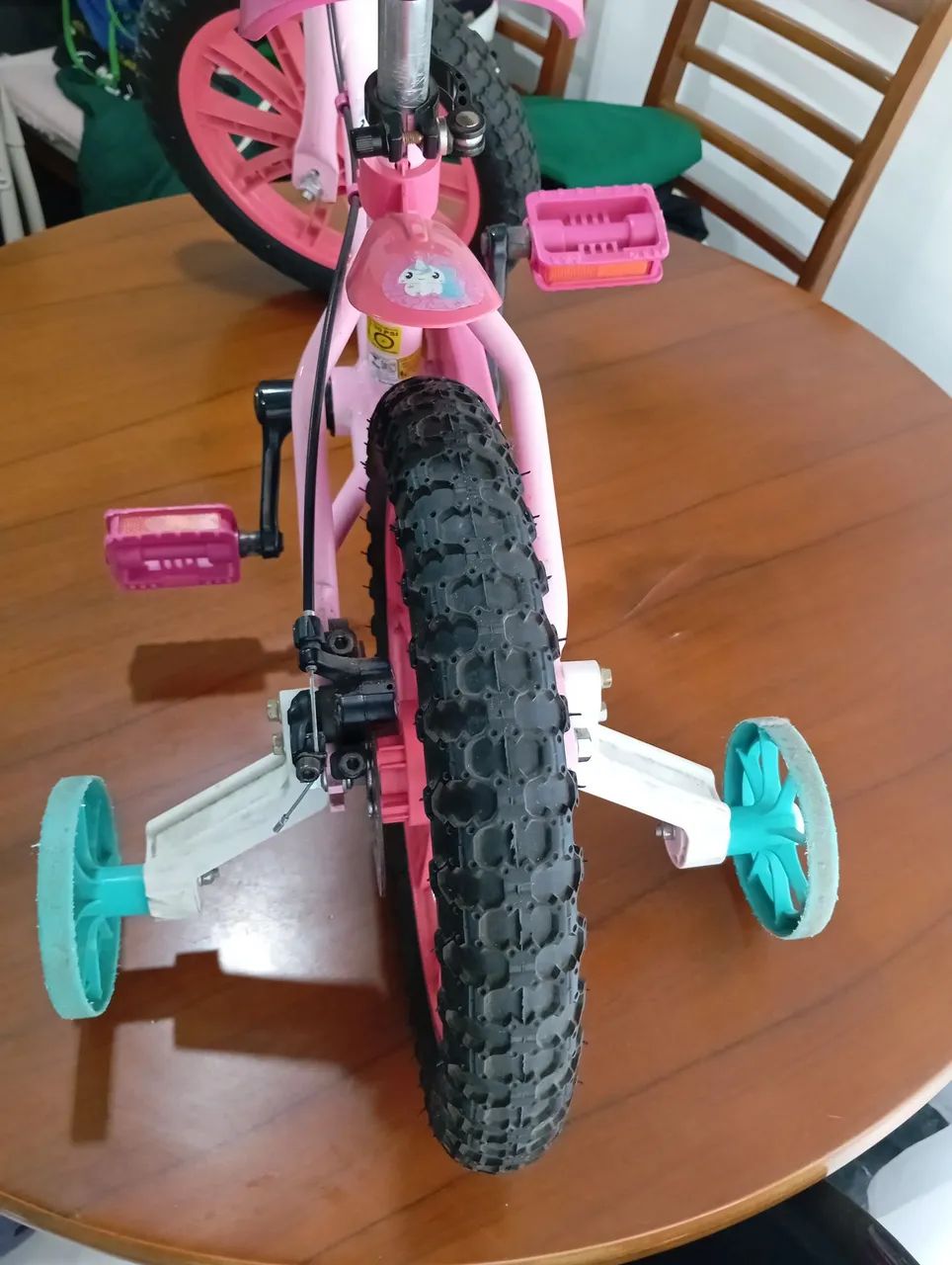 Vendo bicicleta rosa infantil aro 14 - Foto 4